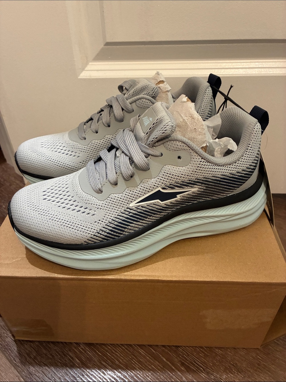 New Avia Women’s Mega Jumbo Tennis Shoes  Light Blue and Navy. Size 7.5